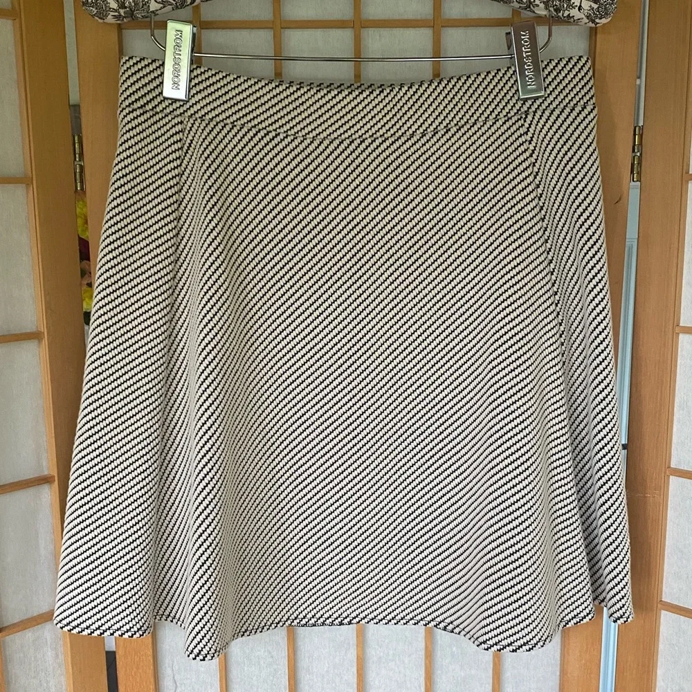 Ann Taylor Diagonal Stripe Textured Knit Stretch Mini Skirt SZ SP NWT - Picture 2 of 9
